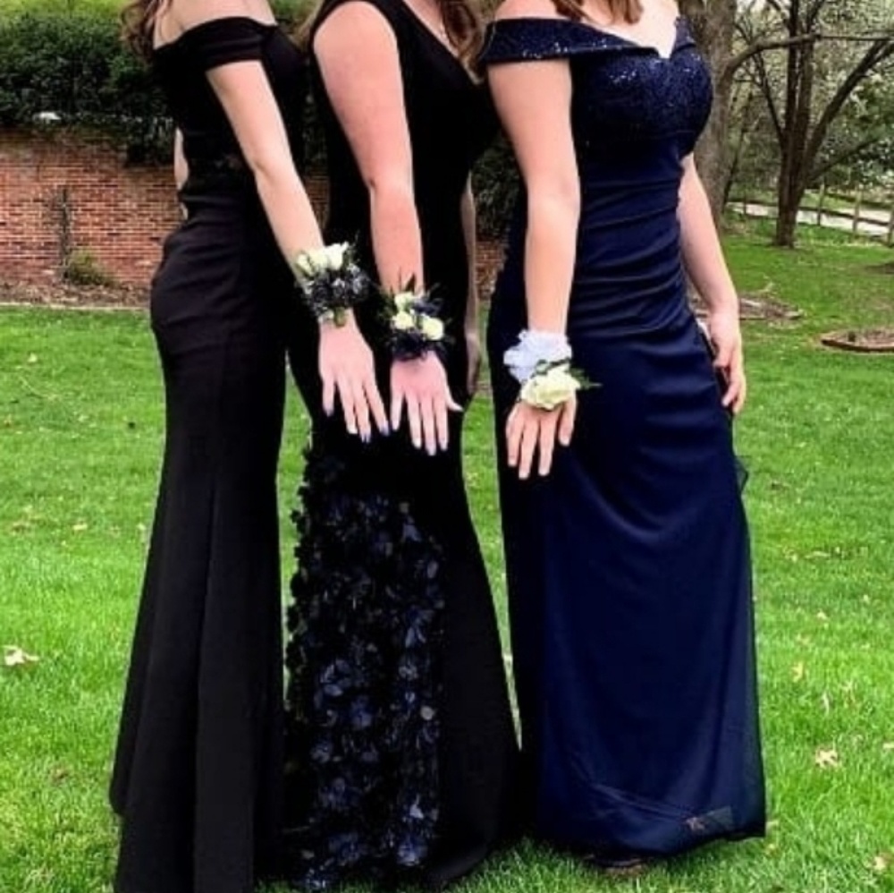 Dress - Picture 1 of 4